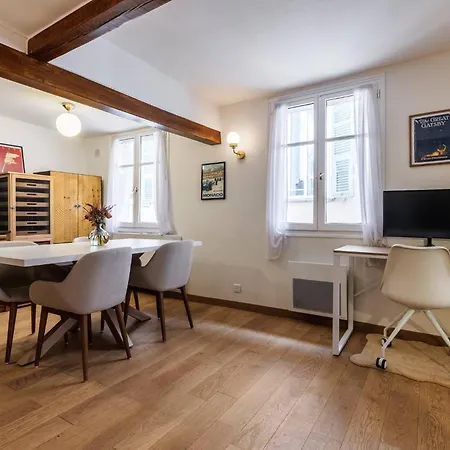 Chic Old Town Apartment Nizza