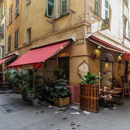 Chic Old Town Апартаменты *